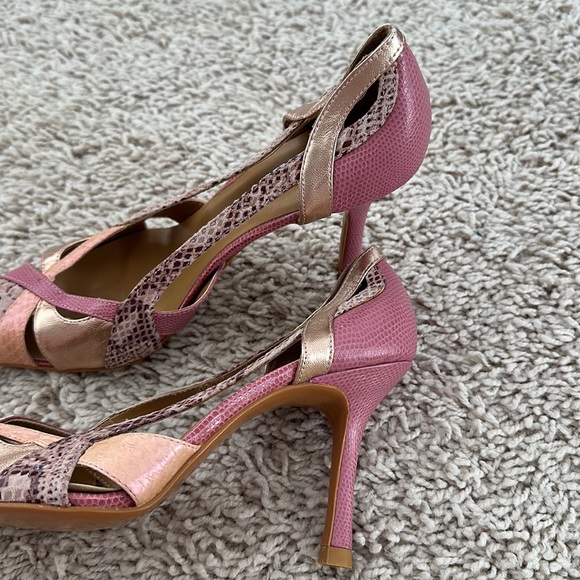 Multicolored, mauve gold peach snake print, pointed toe, lower heel pumps - Picture 5 of 14